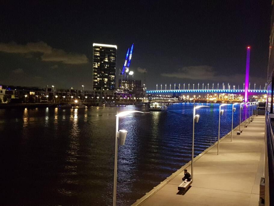 Melbourne Docklands Riverside Views Exteriör bild